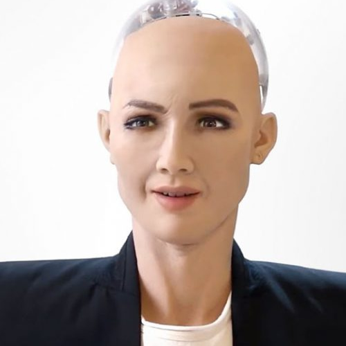 Ledelse billede tilstødende Robot Sophia, surprisingly human