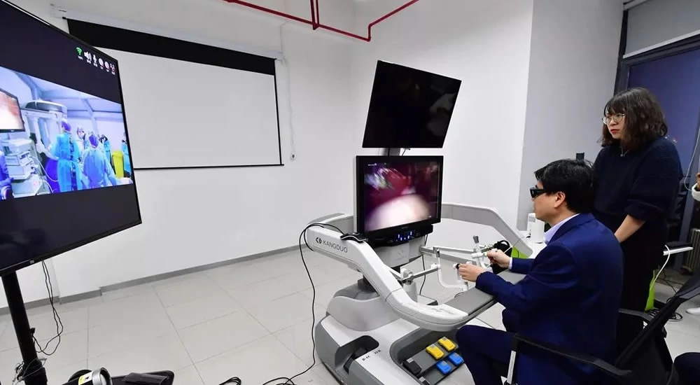 5G remote surgery performed in China5G-remote-surgery-performed-in-China.webp